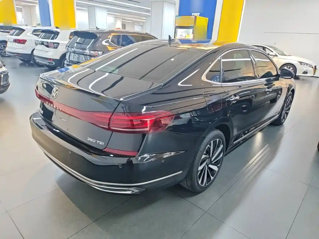 Volkswagen Passat — фото 6
