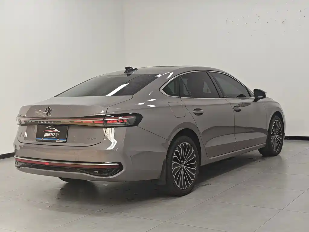 Volkswagen Passat — фото 4
