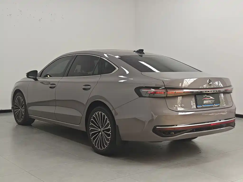 Volkswagen Passat — фото 6