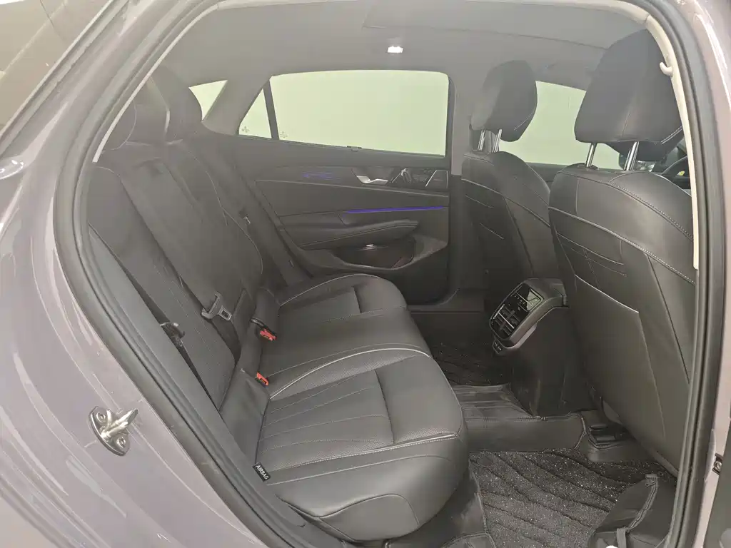 Volkswagen Passat — фото 10