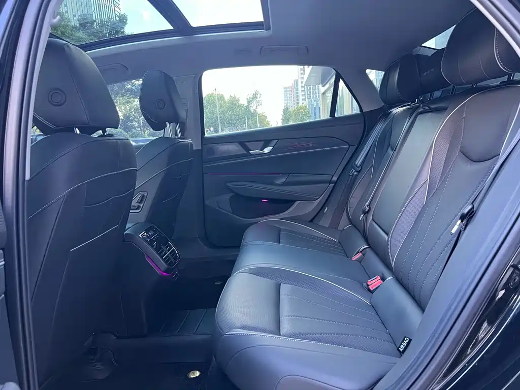 Volkswagen Passat — фото 14