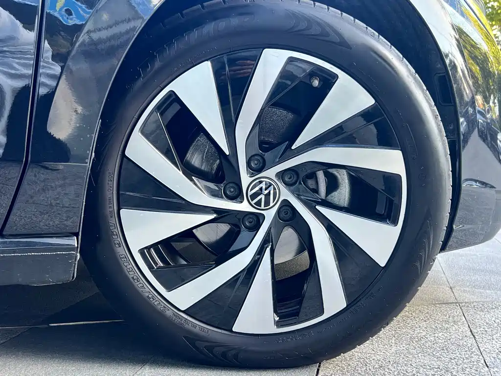 Volkswagen Passat — фото 19