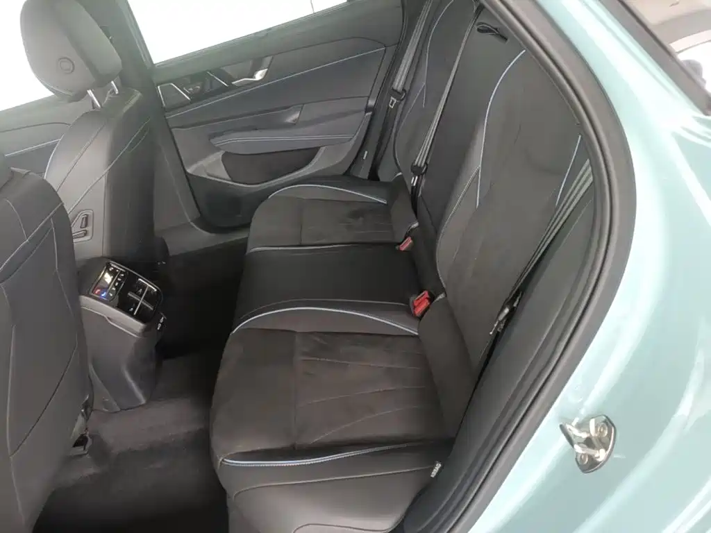 Volkswagen Passat — фото 21