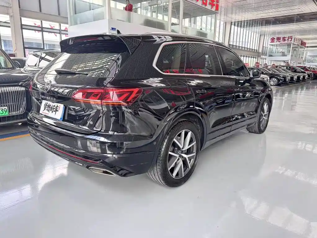 Volkswagen Touareg — фото 4