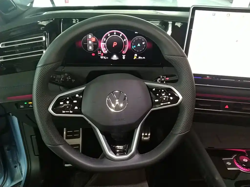 Volkswagen Tiguan L — фото 10