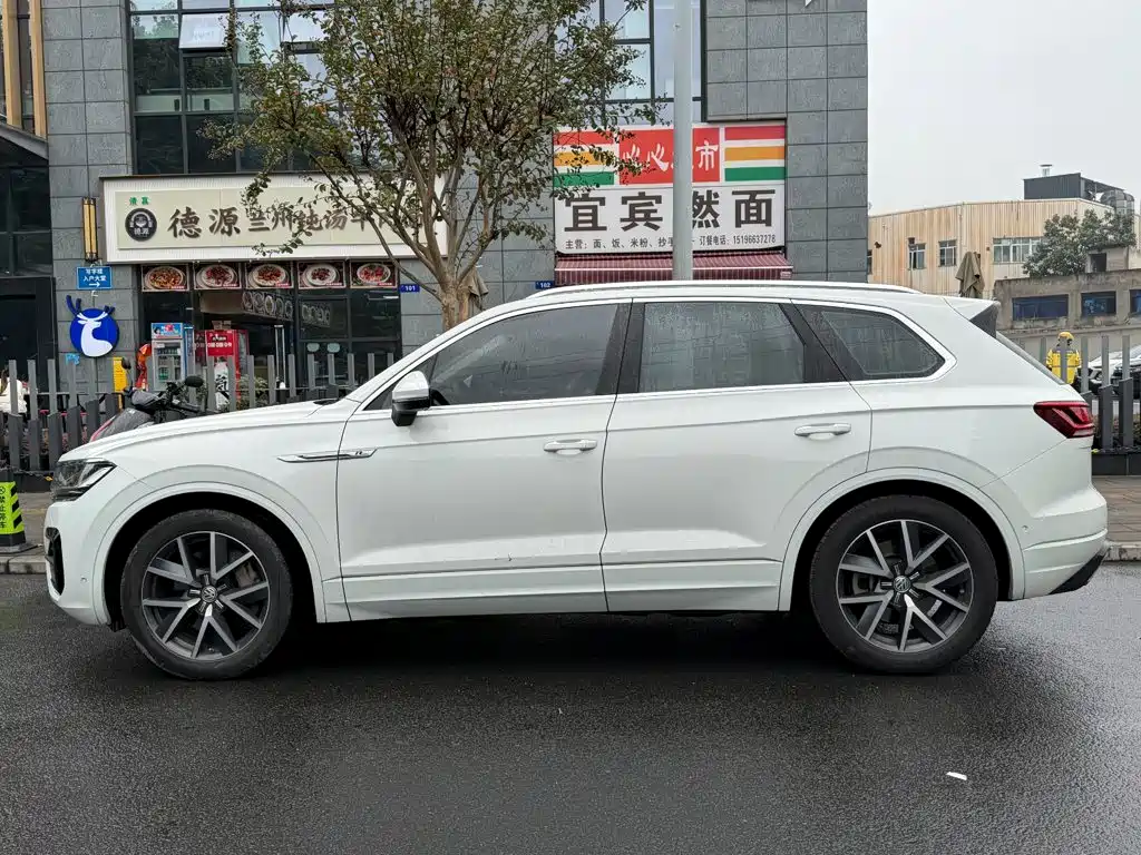 Volkswagen Touareg — фото 3