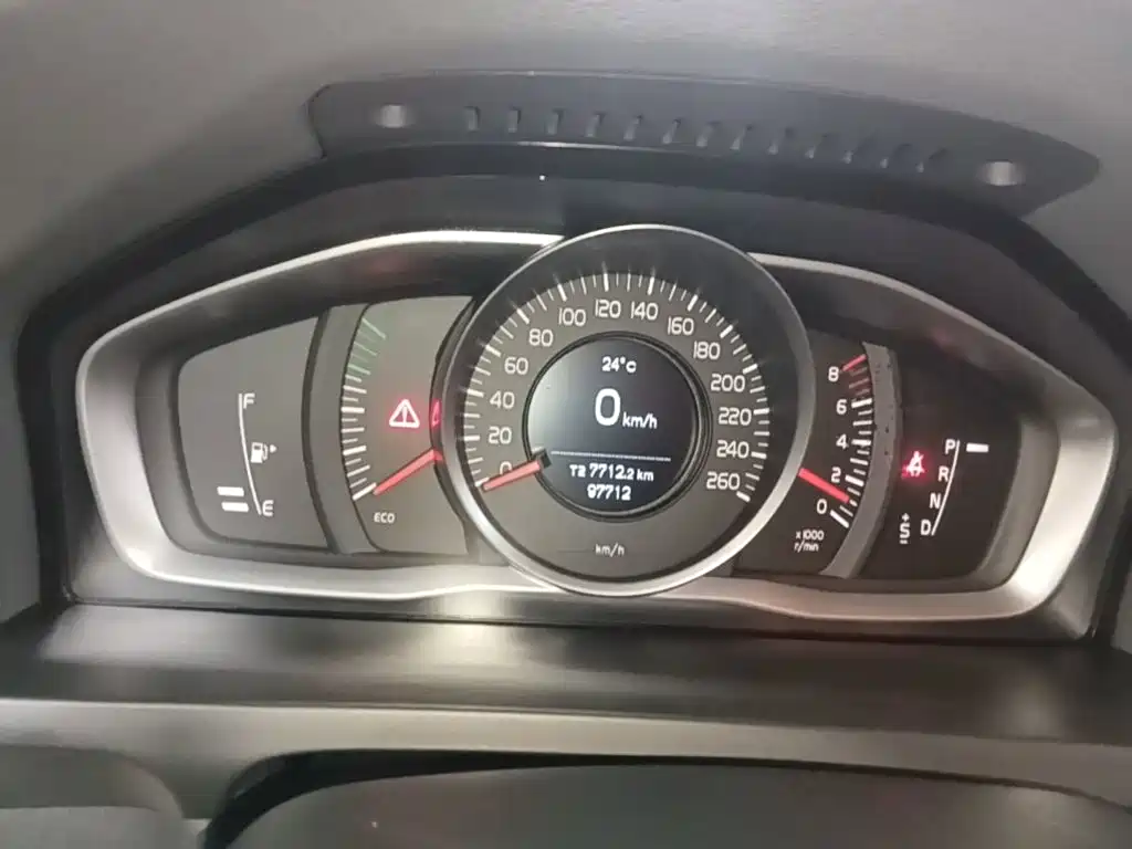 Volvo S60 — фото 11