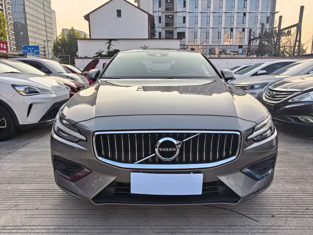 Volvo S60 — фото 2