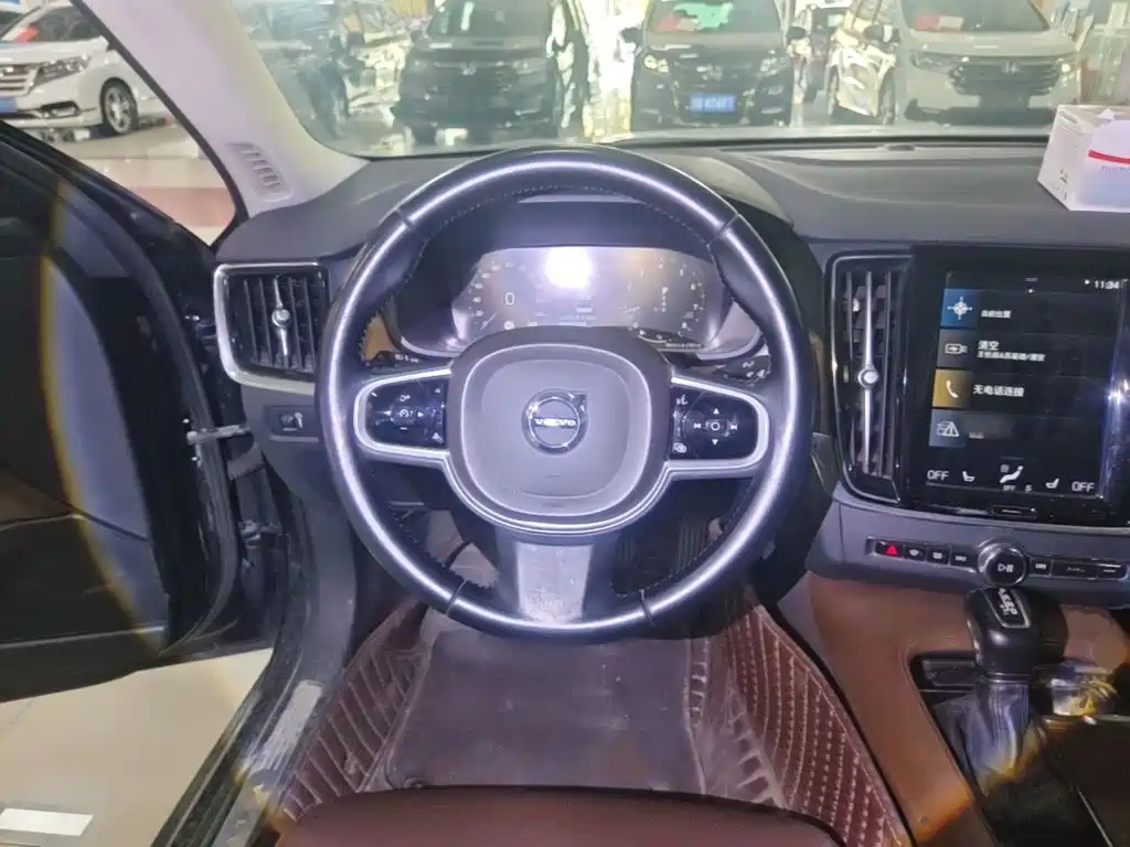 Volvo S90 — фото 10