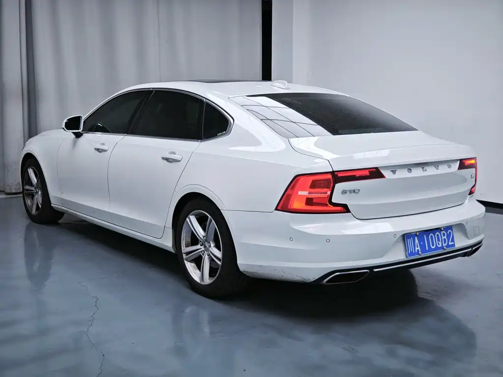 Volvo S90 — фото 4