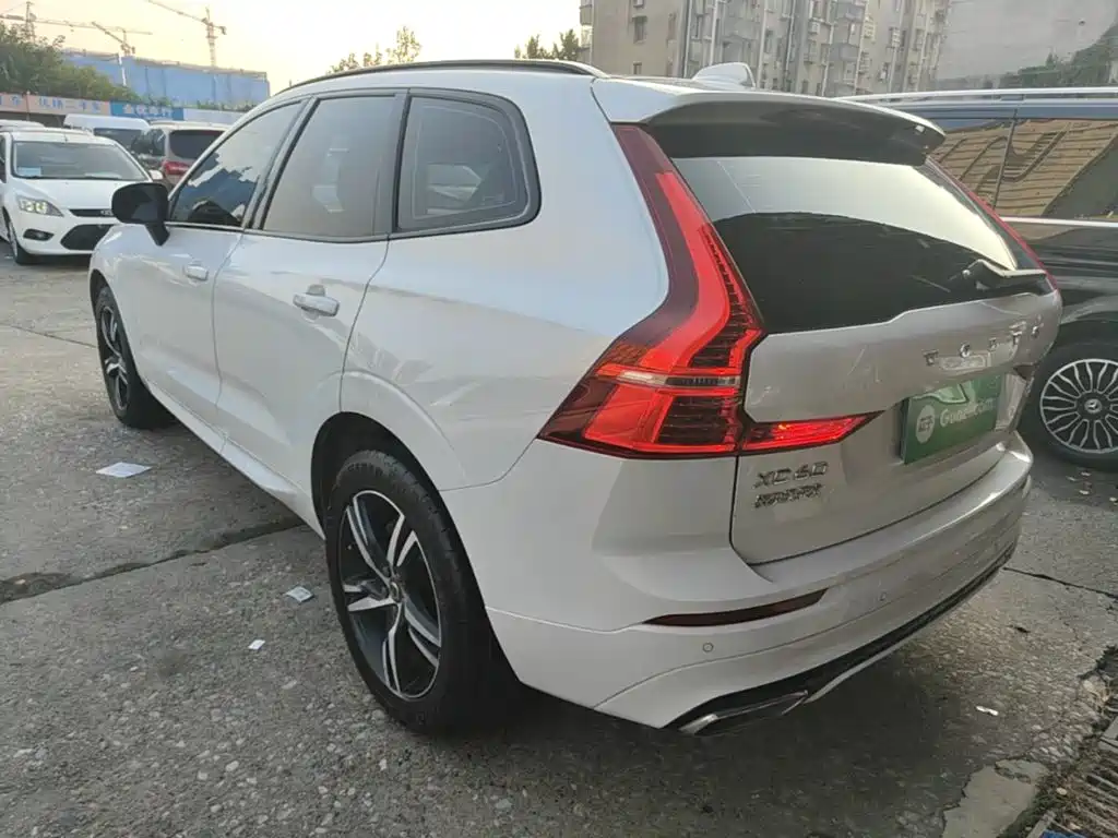 Volvo XC60 — фото 4