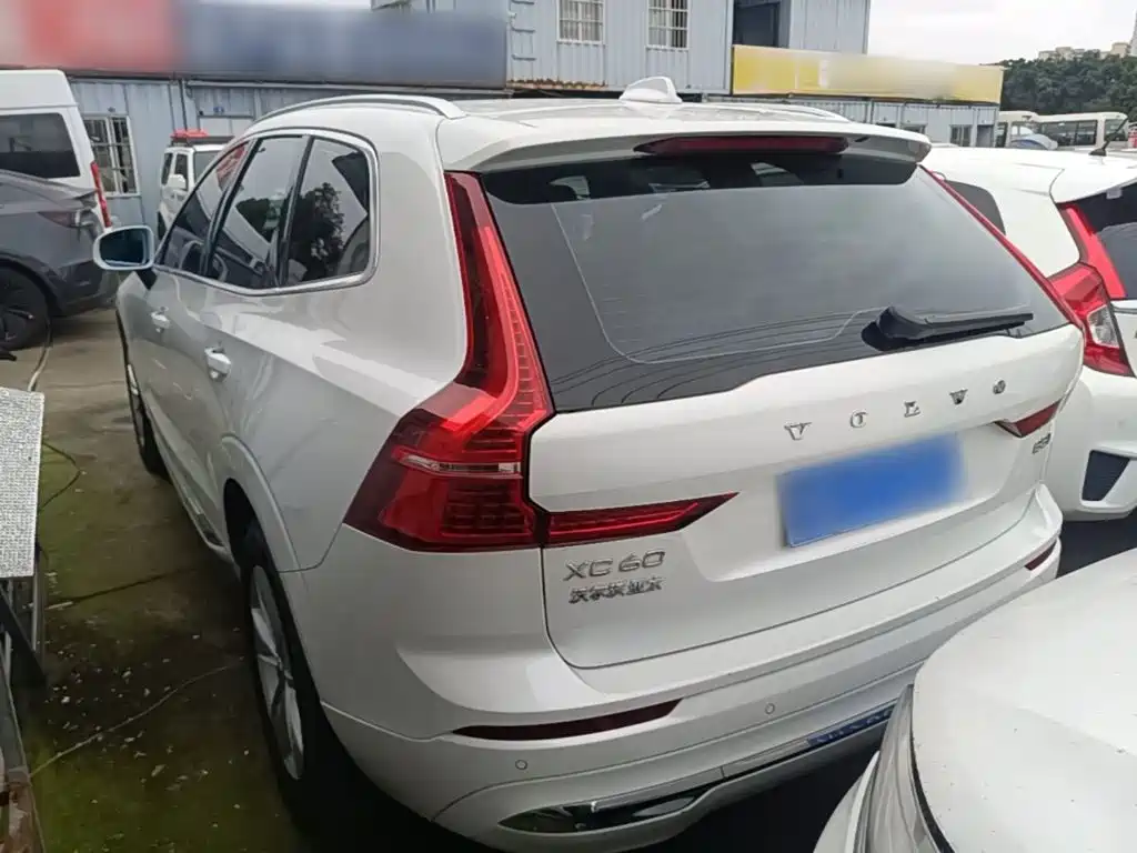 Volvo XC60 — фото 4