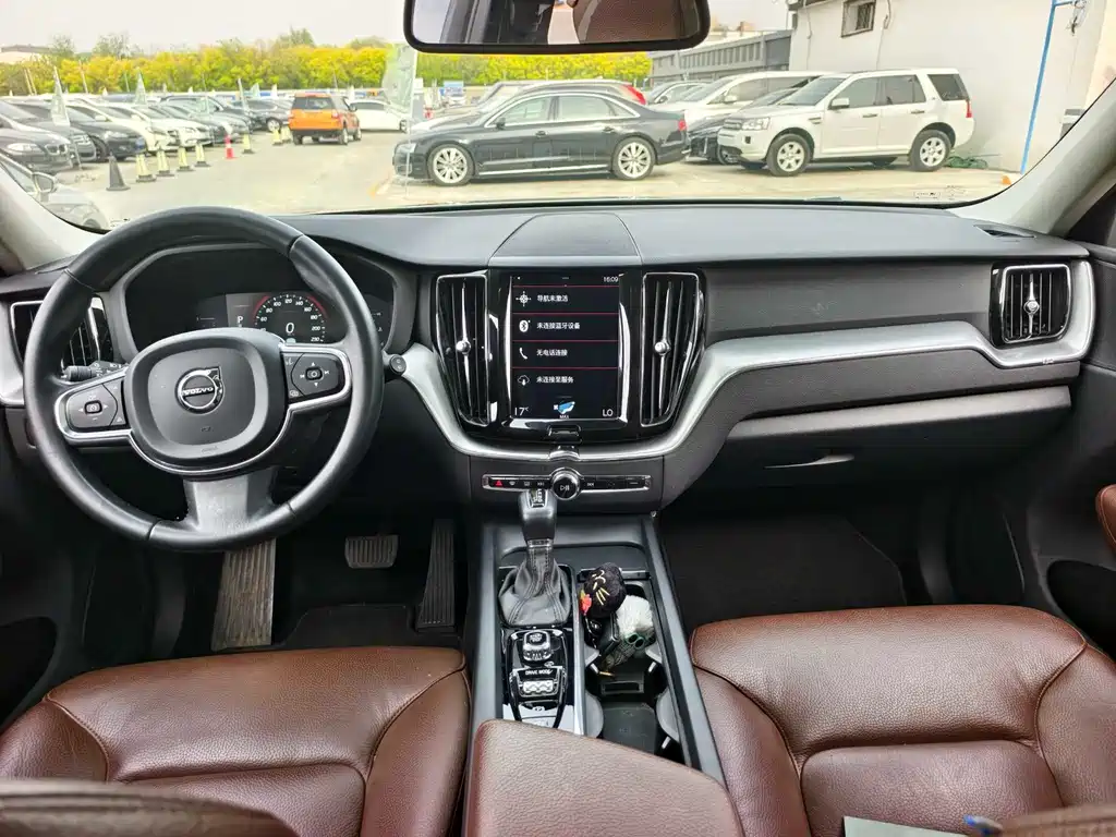 Volvo XC60 — фото 13