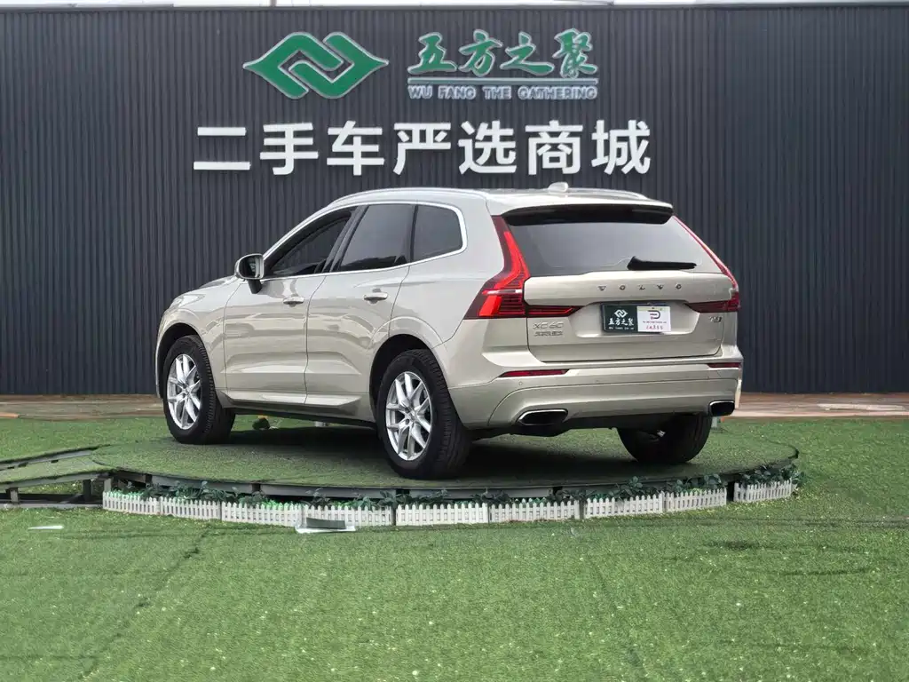 Volvo XC60 — фото 20