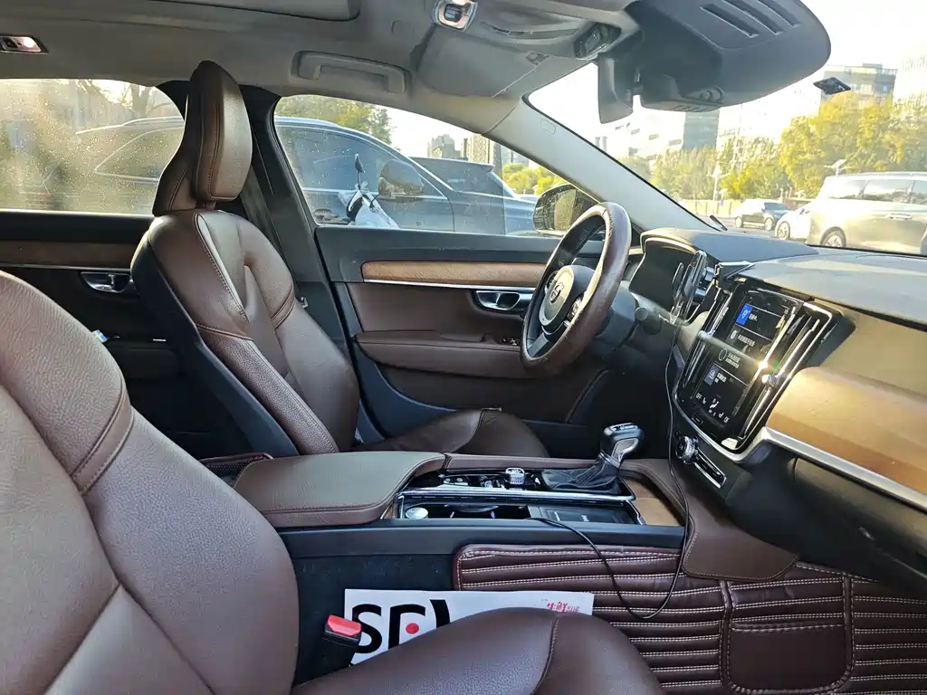 Volvo S90 — фото 13