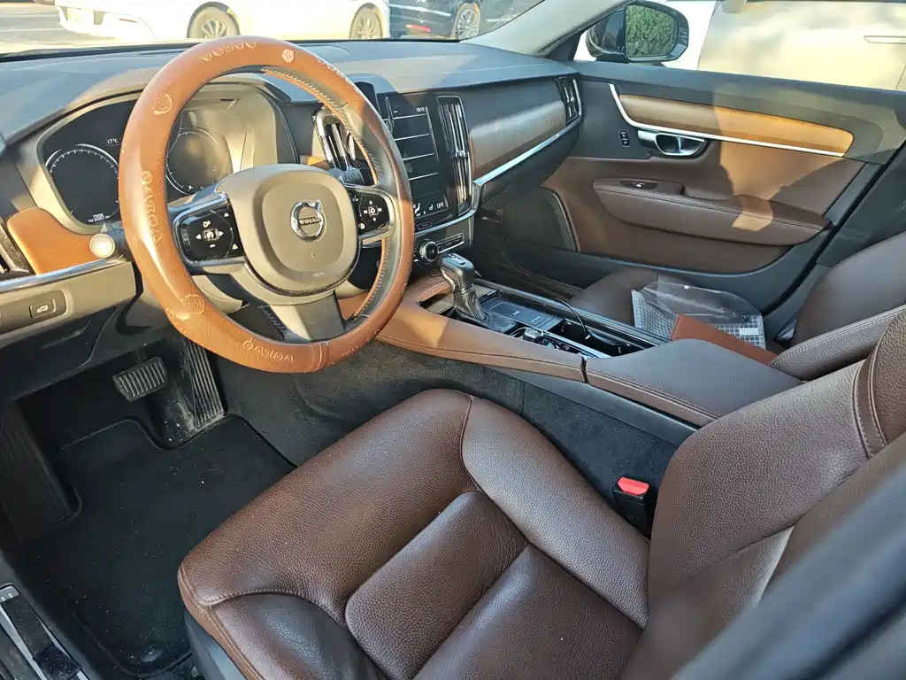 Volvo S90 — фото 4