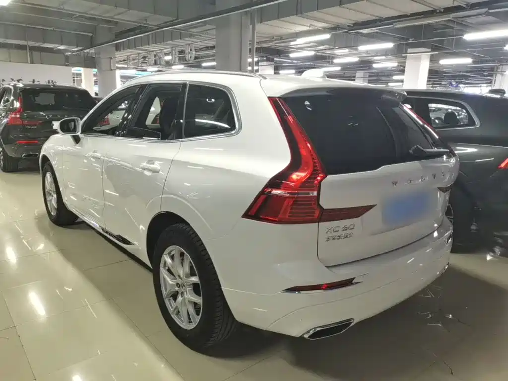 Volvo XC60 — фото 4