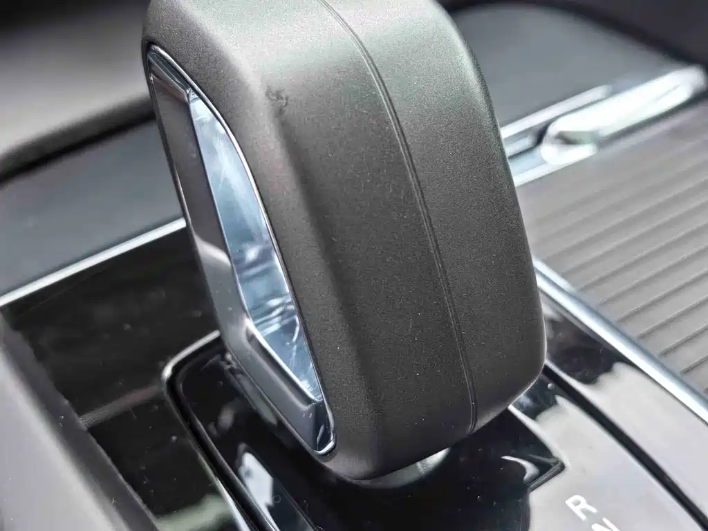 Volvo XC60 — фото 19
