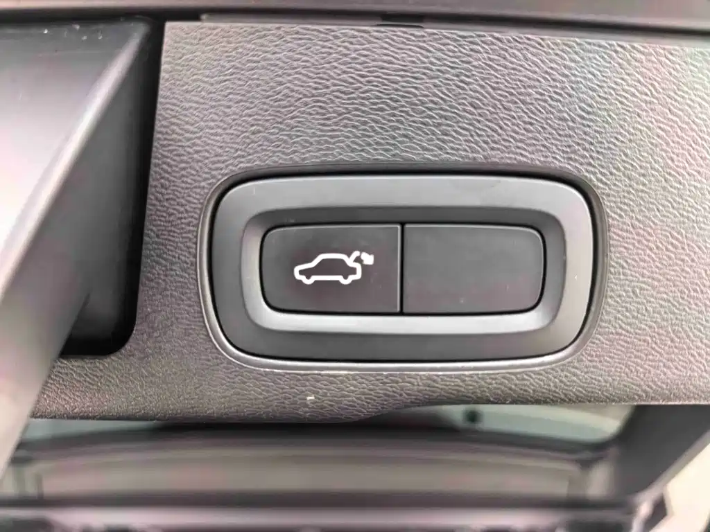 Volvo XC60 — фото 22