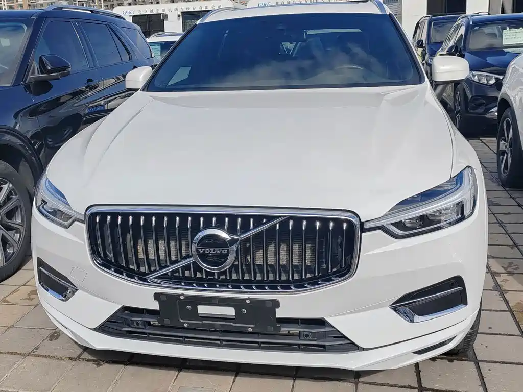 Volvo XC60 — фото 11