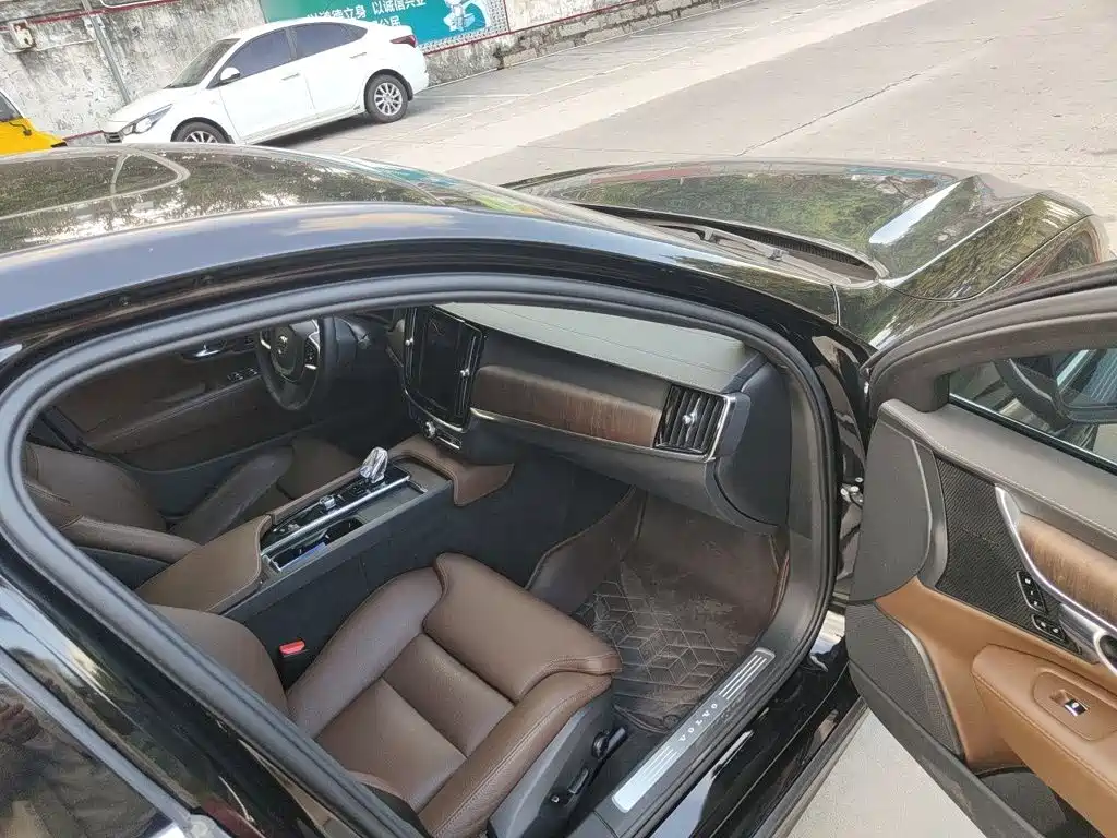 Volvo S90 — фото 19
