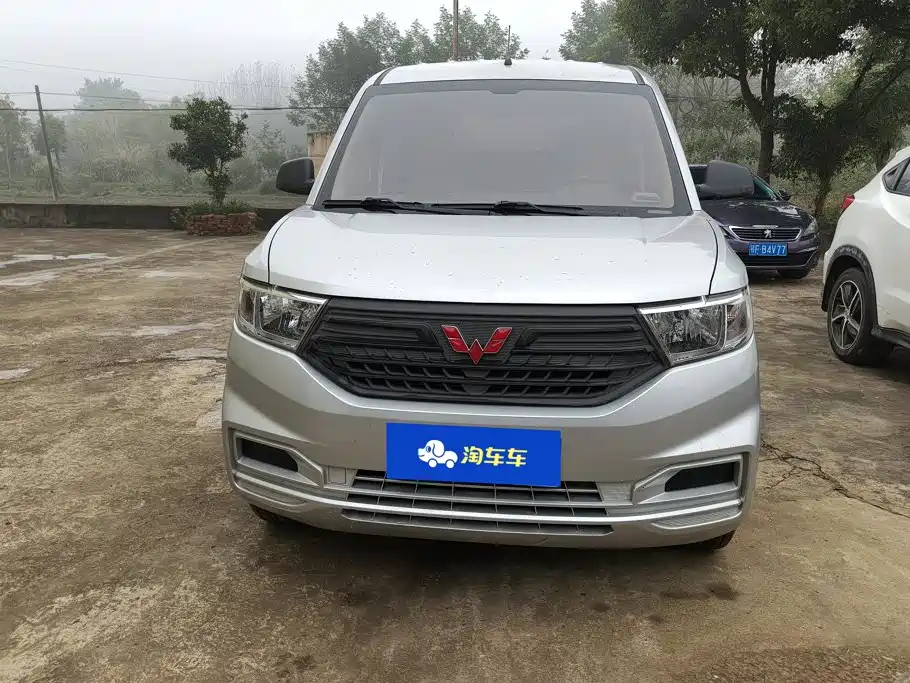 Wuling Hongguang V — фото 2
