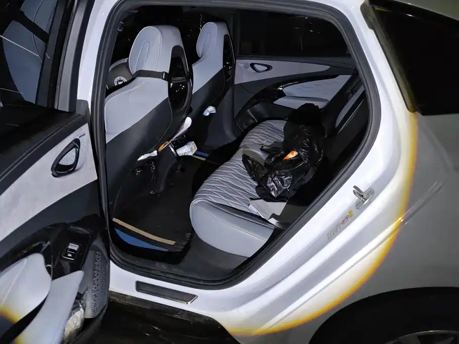 BYD Seal — фото 11