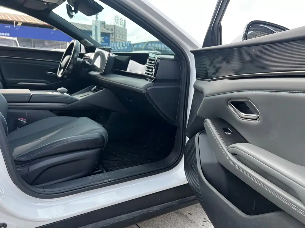 BYD Qin L — фото 16
