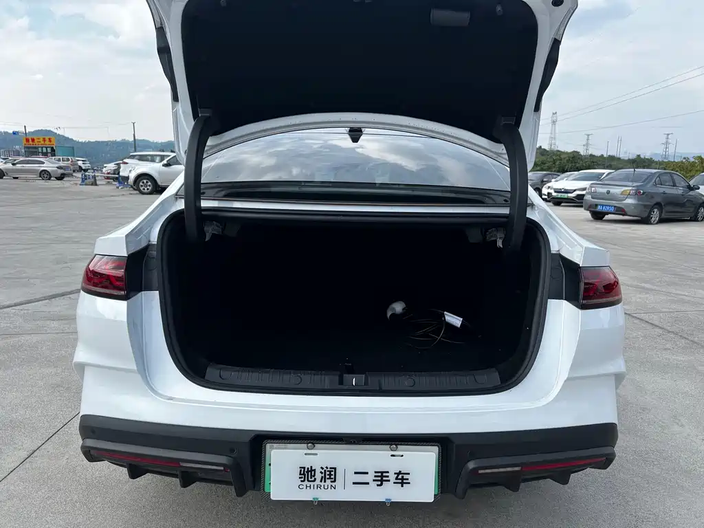BYD Qin L — фото 10