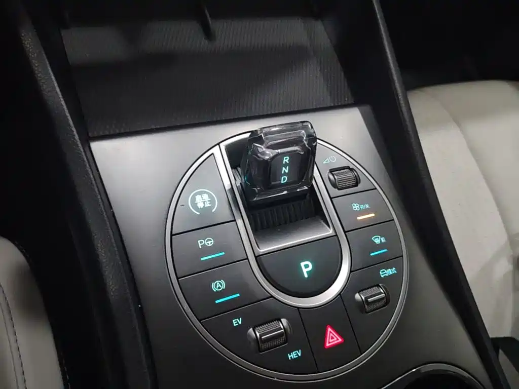 BYD Seal 05 DM-i — фото 14