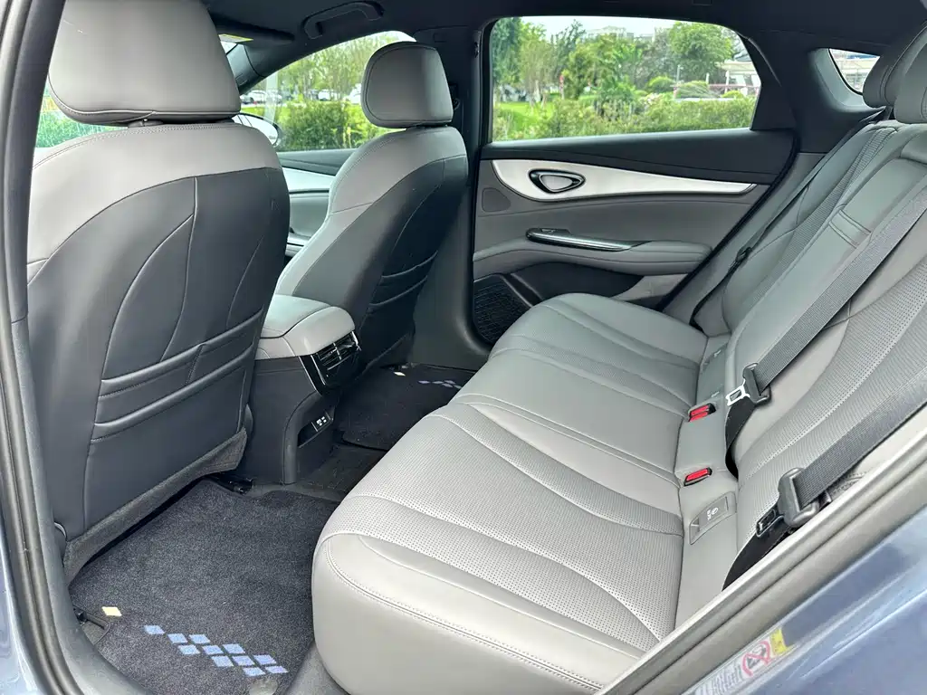 BYD Seal 07 DM-i — фото 10