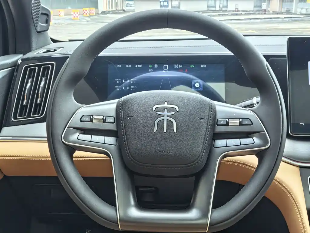 BYD L DM-i — фото 17