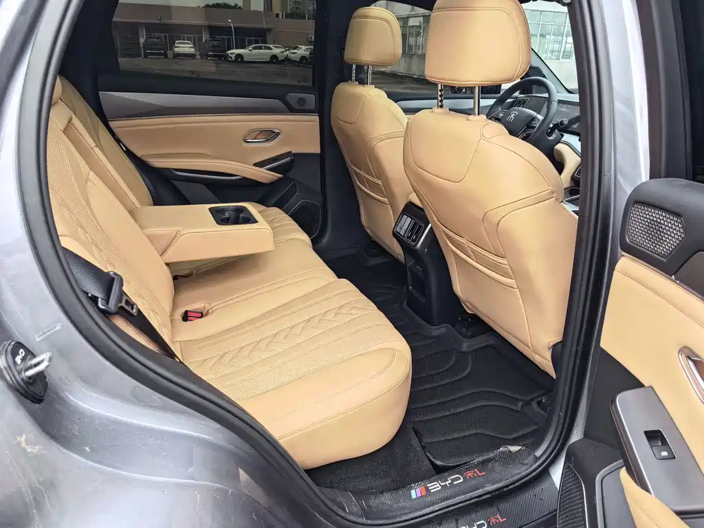 BYD L DM-i — фото 20