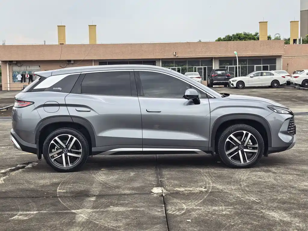 BYD L DM-i — фото 3