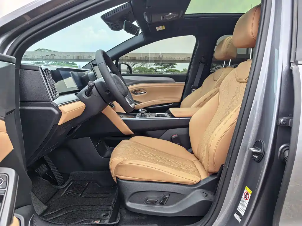 BYD L DM-i — фото 21