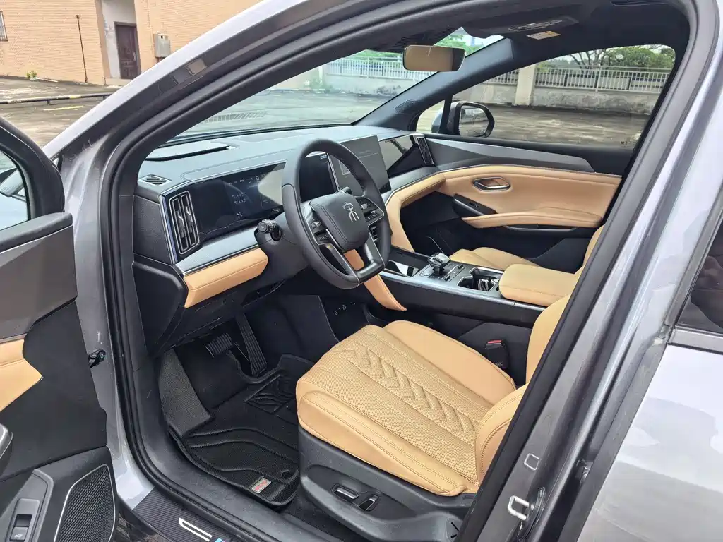 BYD L DM-i — фото 22