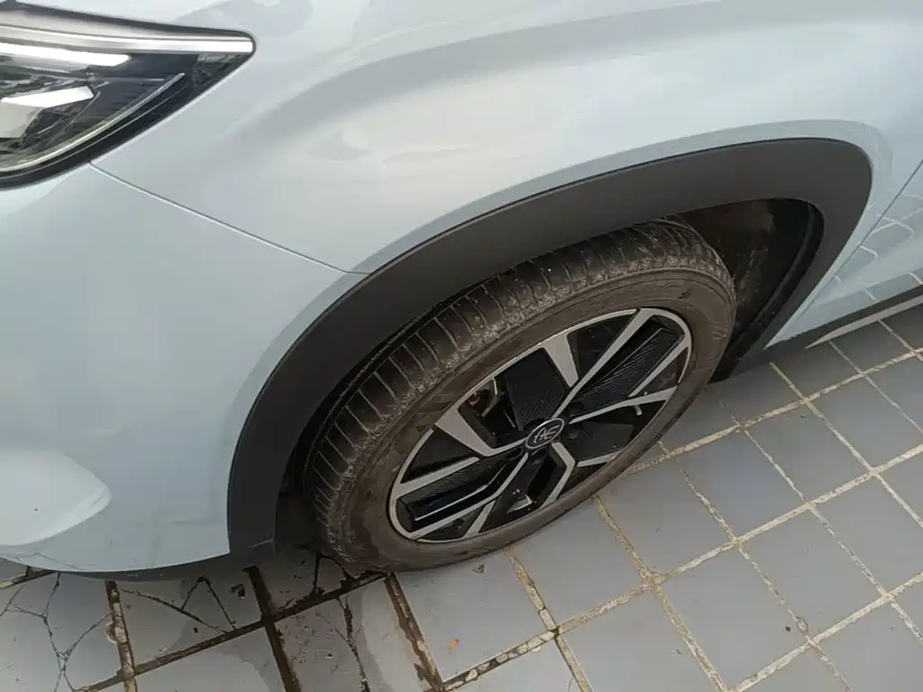 BYD L DM-i — фото 23