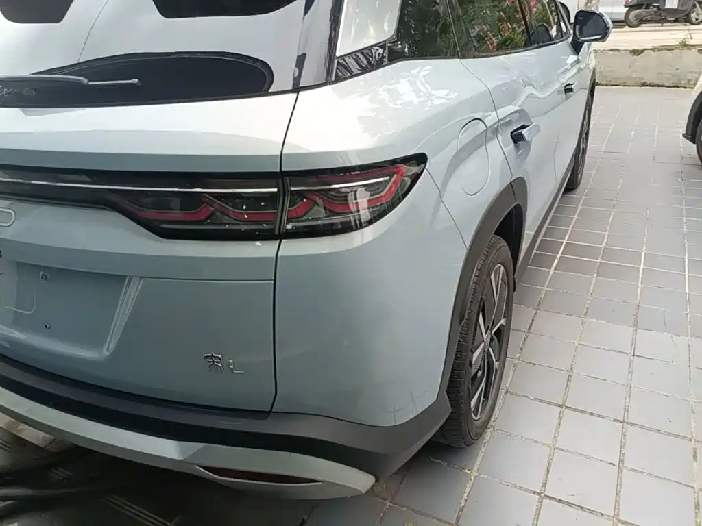 BYD L DM-i — фото 8