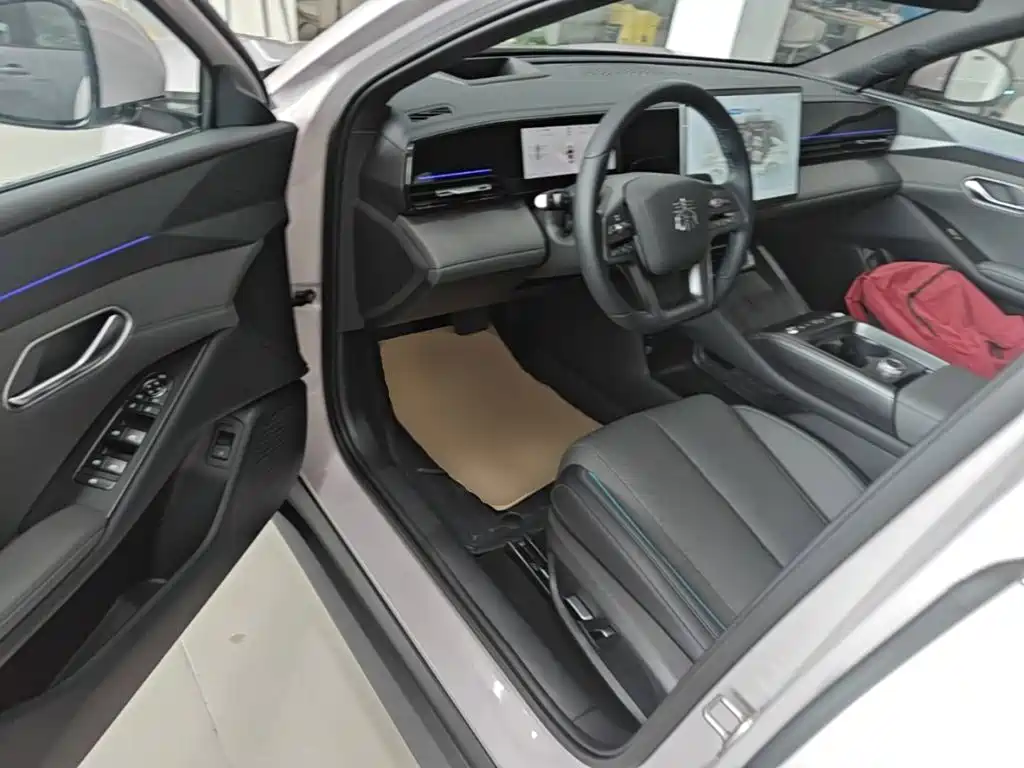 BYD Qin L — фото 16