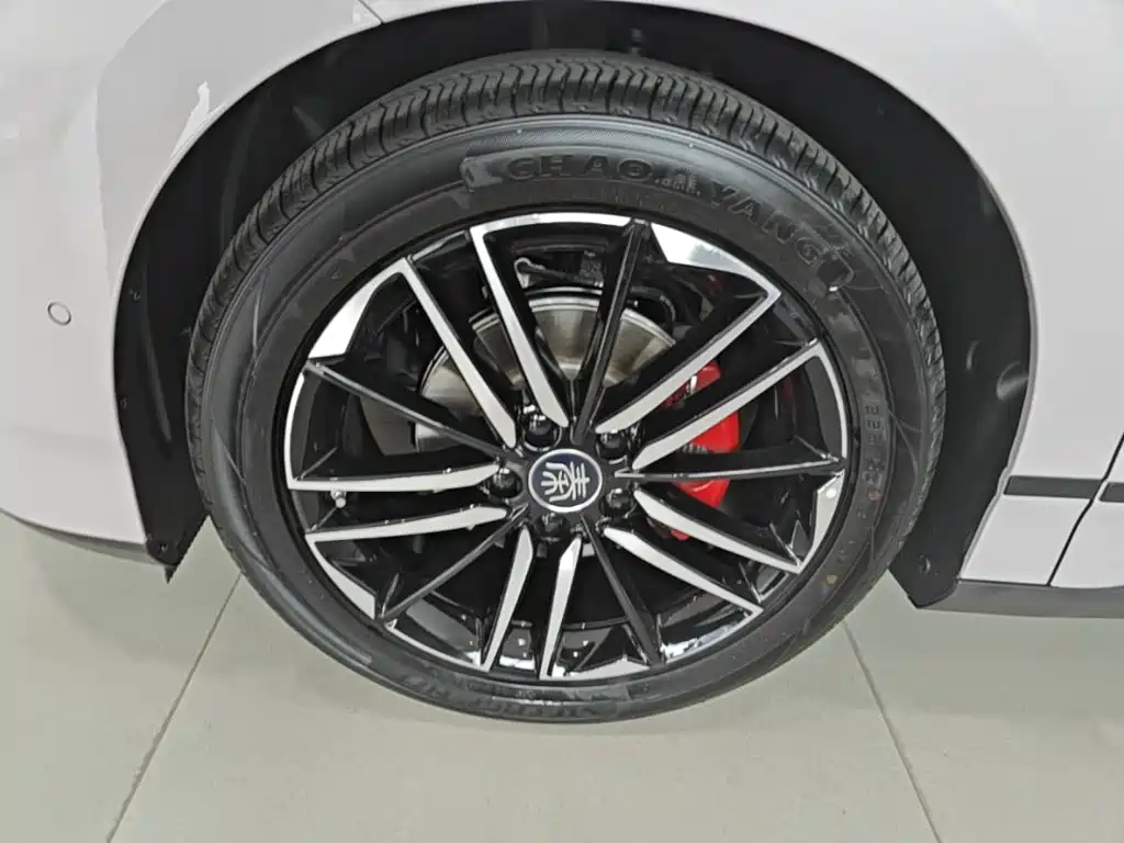 BYD Qin L — фото 23
