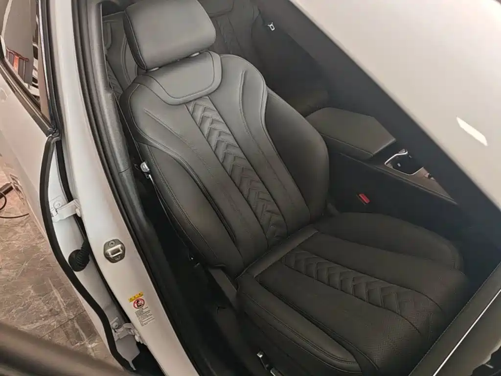 BYD L DM-i — фото 25