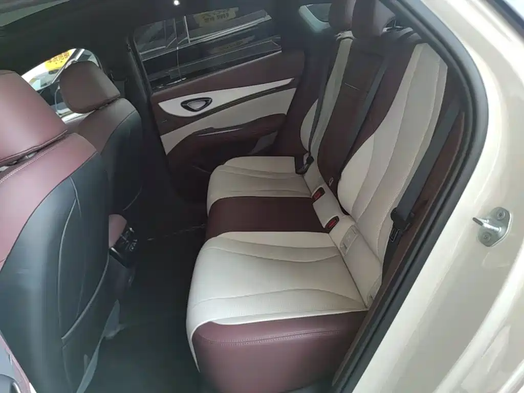 BYD Seal 07 DM-i — фото 17