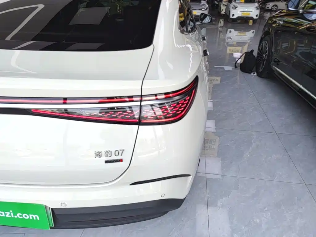 BYD Seal 07 DM-i — фото 8