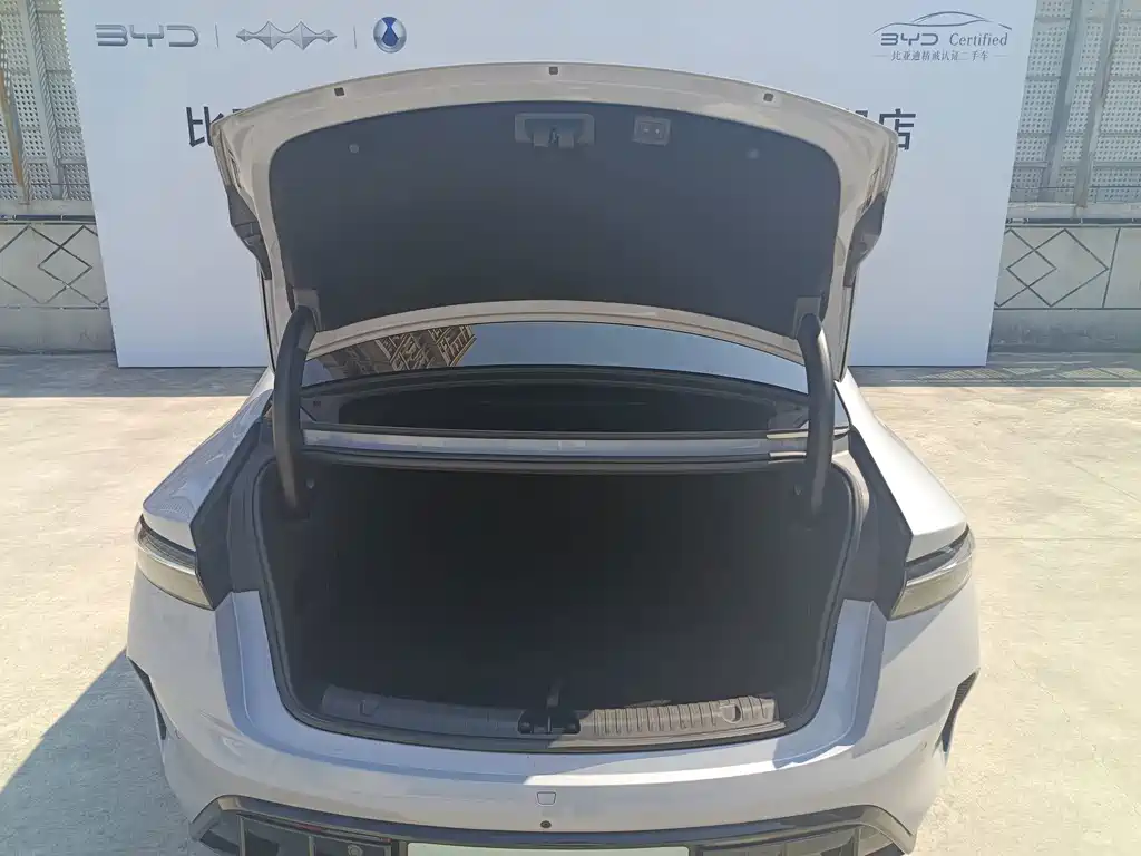 BYD Seal — фото 17