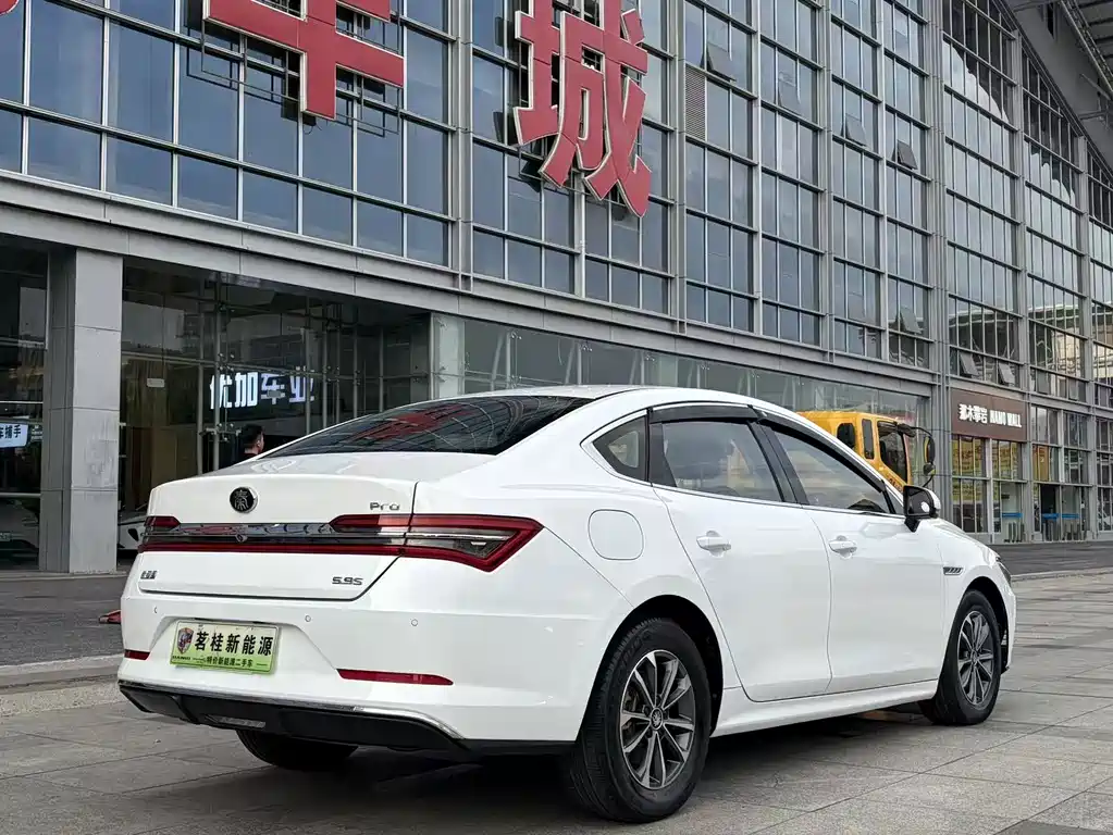 BYD Qin Pro NEV — фото 7