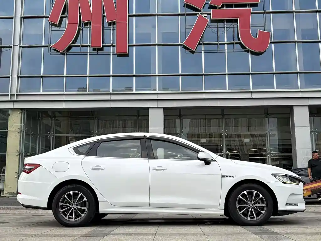 BYD Qin Pro NEV — фото 8