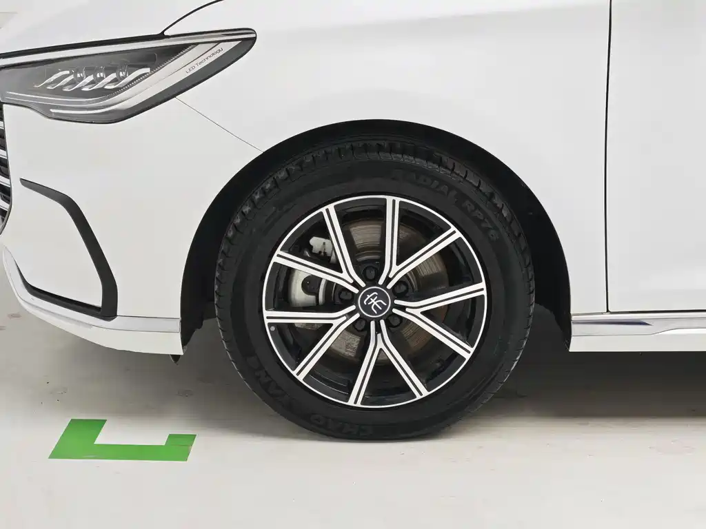 BYD MAX New Energy — фото 8