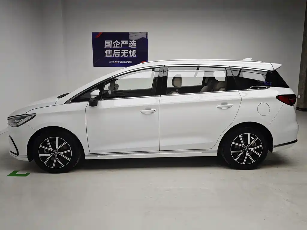 BYD MAX New Energy — фото 9