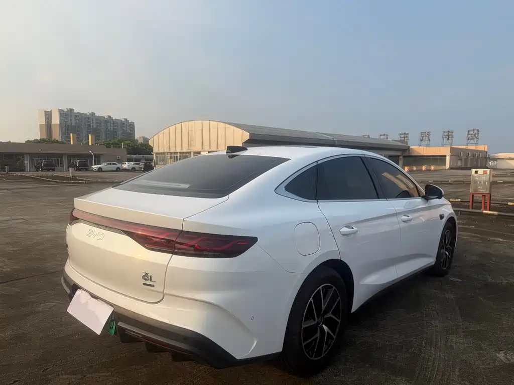 BYD Qin L — фото 8
