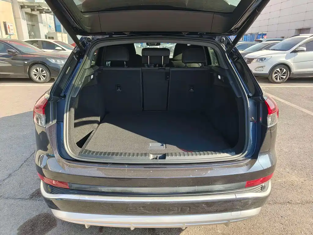 Audi Q4 e-tron — фото 15